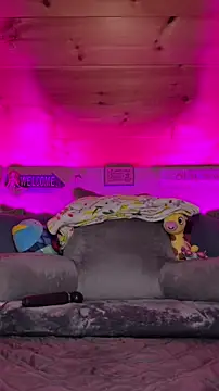 LittleLoftAngel webcam