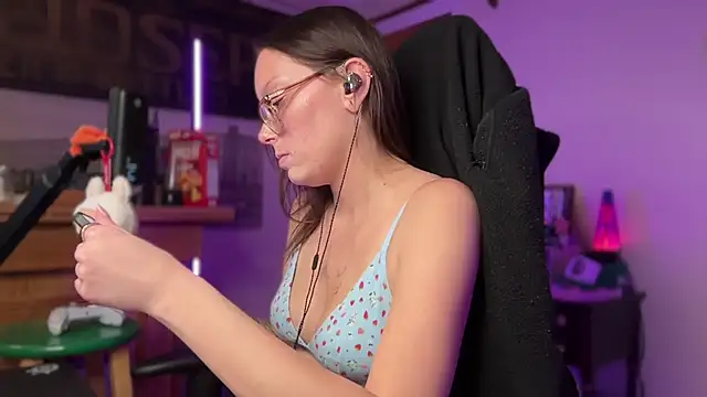 spacecowwhore - SpaceCowWhore's free webcam - UK Sex Cams