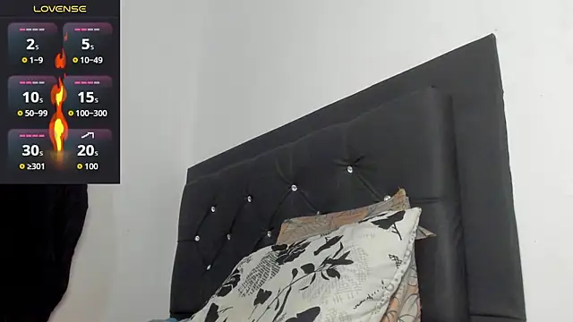 santi_brown - Santi_brown's free webcam - UK Sex Cams