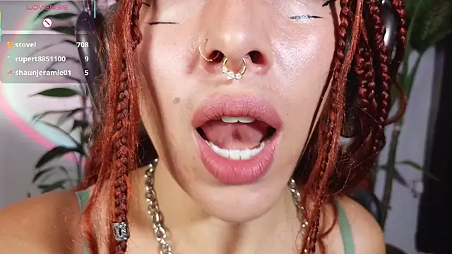 bri_von_dhara__ webcam