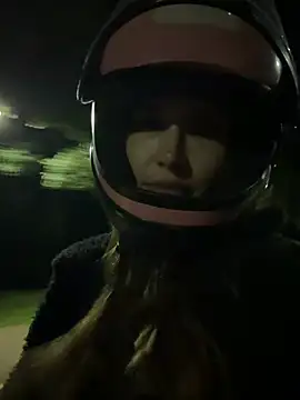 Irresistible24's room