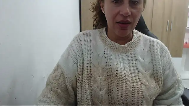 roxanalove9 - RoxanaLove9's free webcam - UK Sex Cams