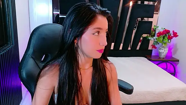 mialovelyn - MiaLovelyn's free webcam - UK Sex Cams