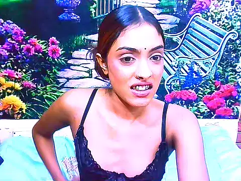 IndianPretty14u2Luv webcam