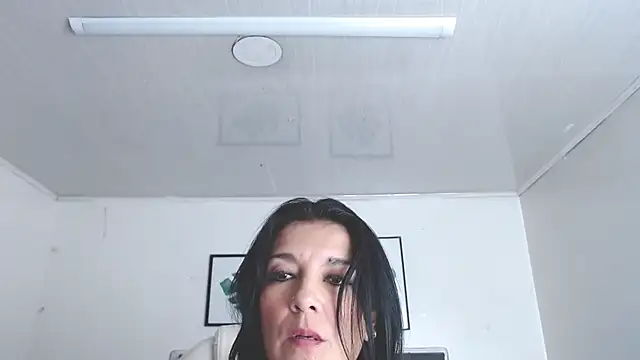 selena_yourmilf webcam