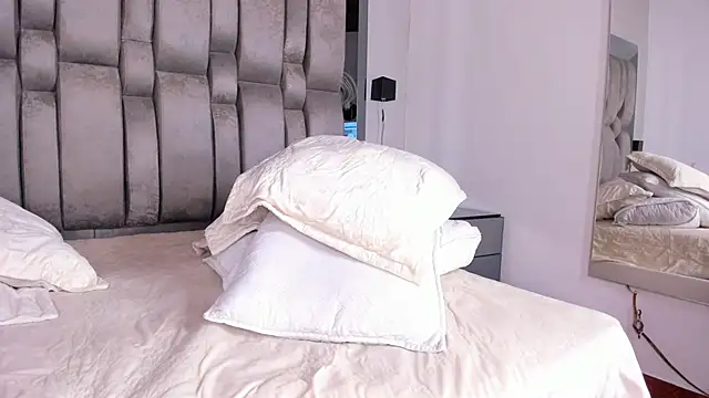 REINA_ADAHARA webcam