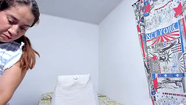 naive_natty10 webcam