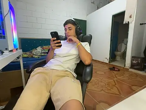 Max_TheHorseDick webcam