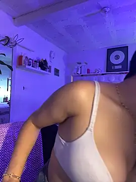 lucianaroy (F young) - Lick my nipps bby