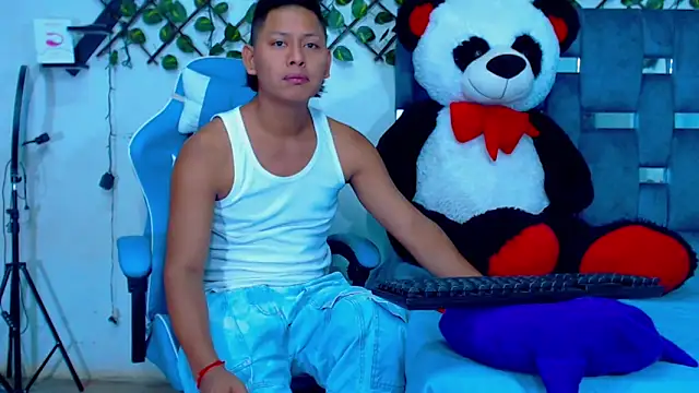 hakim_prettynigg - Hakim_prettynigg's free webcam - UK Sex Cams