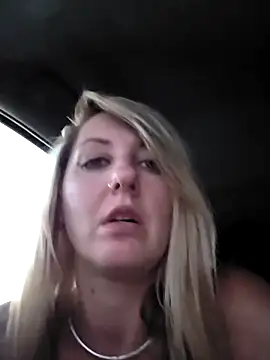 SheIsSomething webcam