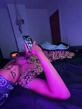 TheRealOshunQueen webcam