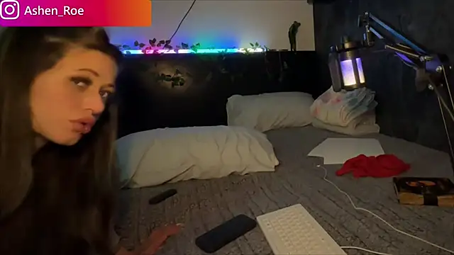 AshenRoe webcam