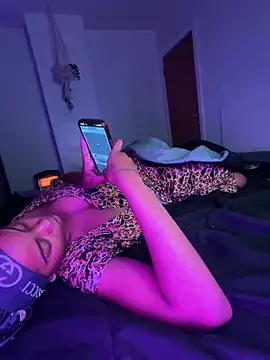 TheRealOshunQueen webcam