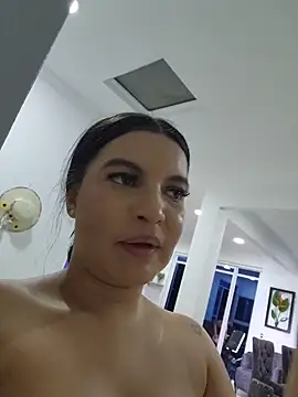 Pretty_Julieta webcam