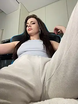 CurlyLara Live Webcam on Stripchat