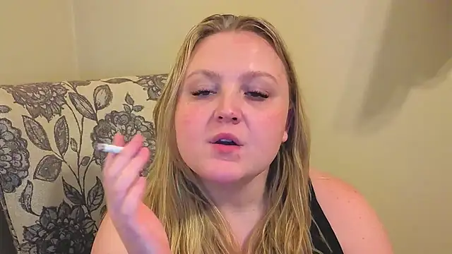 PhatAssBlond webcam