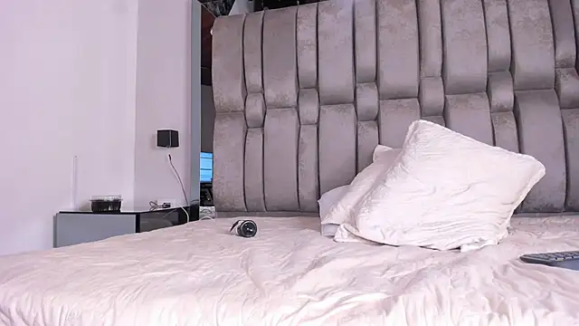 REINA_ADAHARA webcam