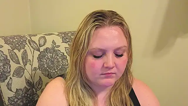 PhatAssBlond webcam