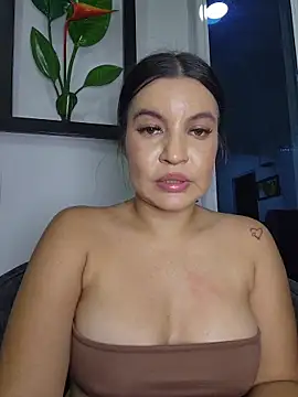 Pretty_Julieta webcam