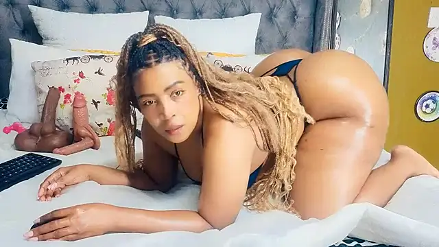 GiantBootyMilf webcam