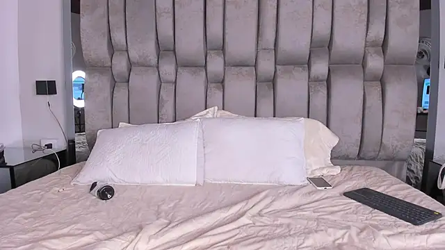 REINA_ADAHARA webcam