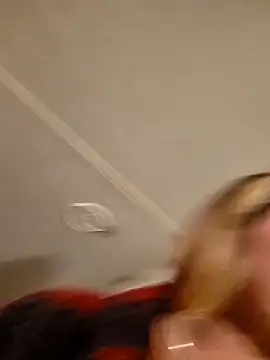 SheIsSomething webcam