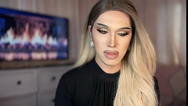 ts_glamxx (T young) - I NEED SOMEONE TO CUDDLE TODAY <3