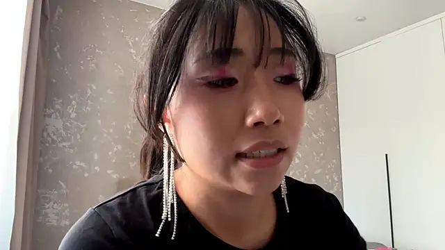 sweetmiaxo - SweetMiaXO's free webcam - UK Sex Cams