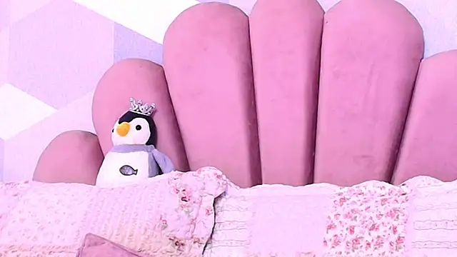 kyliemonnett - KylieMonnett's free webcam - UK Sex Cams