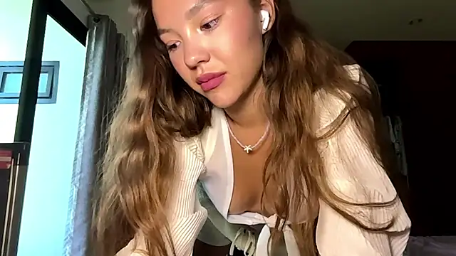 kamila_18_french webcam