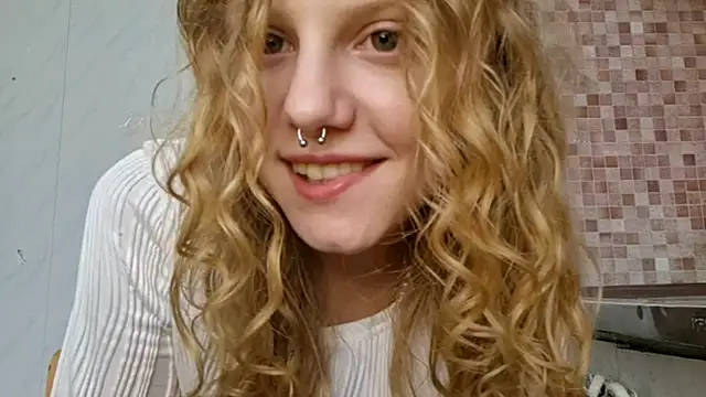 Kira_Wonderfullina webcam