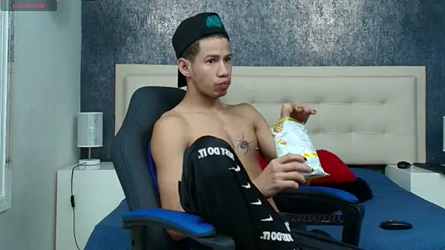 erick_zhimerman - Erick_Zhimerman's free webcam - UK Sex Cams