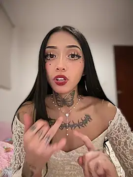 Webcam Model (JIORYOvO) is live