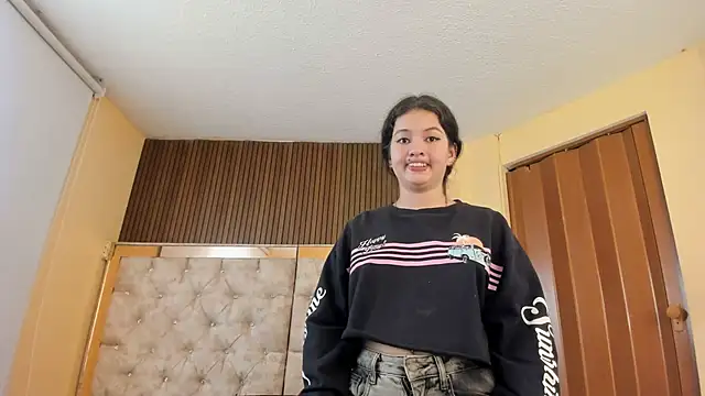 lilimini032 - Lilimini032's free webcam - UK Sex Cams