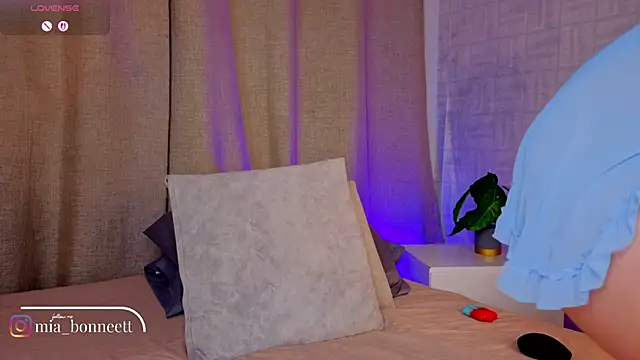 mia_bonneett webcam