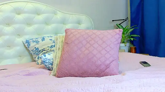 LadySweetWife webcam