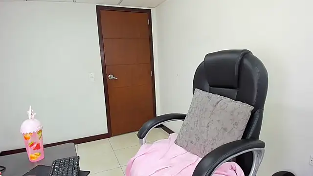 Aisha_hotts777 webcam