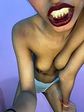 Webcam Model (Small_Titss)  is live.Free join now!