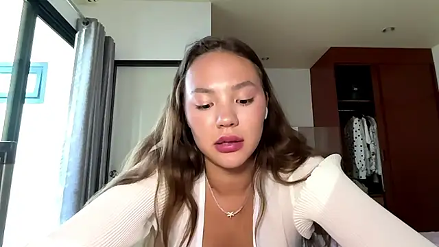 kamila_18_french webcam