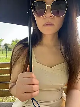 美女lucyxiaolulu在线直播