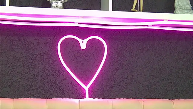 taniakaverina - TaniaKaverina's free webcam - UK Sex Cams