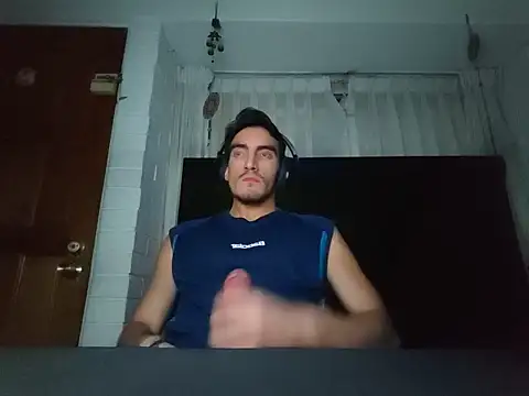 TommyMomentum webcam