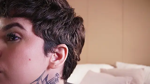 AliceShazaham_ webcam