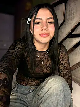 Laura-Khalifa webcam