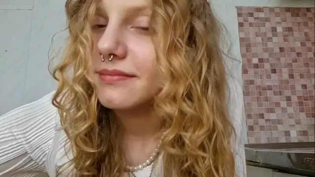 Kira_Wonderfullina webcam