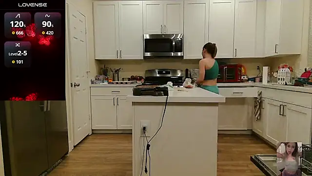 Blondiewithanass webcam