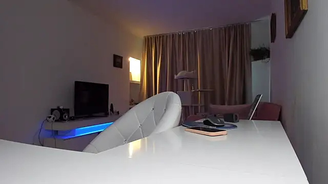 xqueenyasmine webcam