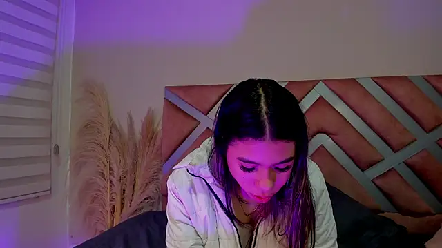 Rachell_criss webcam