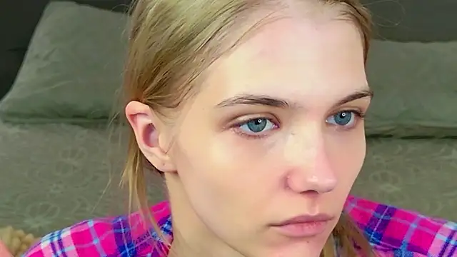 4example_Chloe webcam